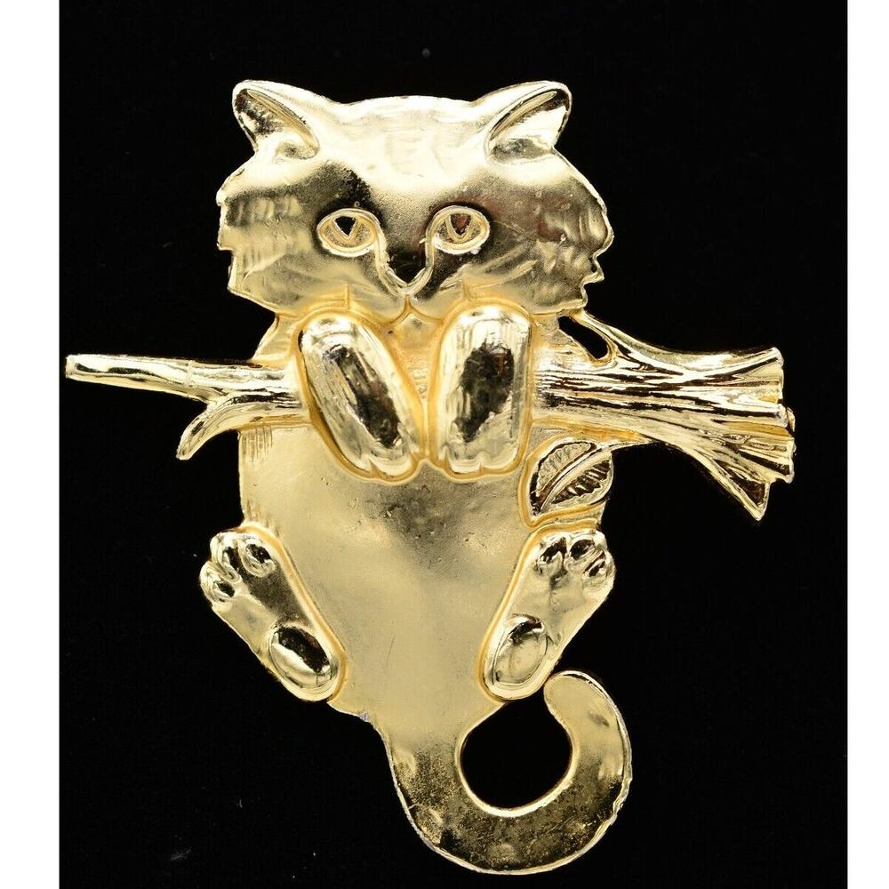 AJC Vintage Cat Pin Brooch Hanging Tree Branch Shiny Brushed Gold Signed Bin4